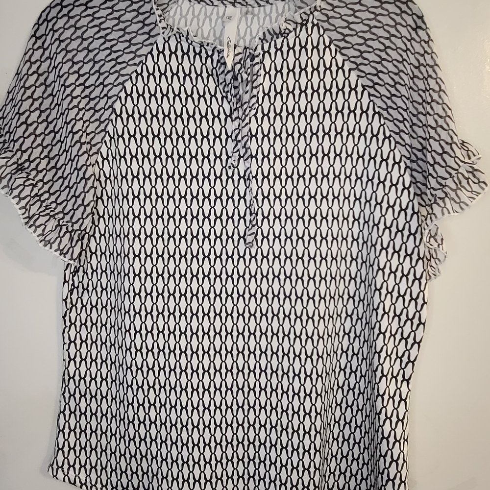 NY Collection Black and White Patterned Blouse